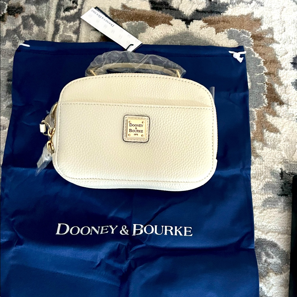 Dooney & Bourke Belvedere Ambler- New!